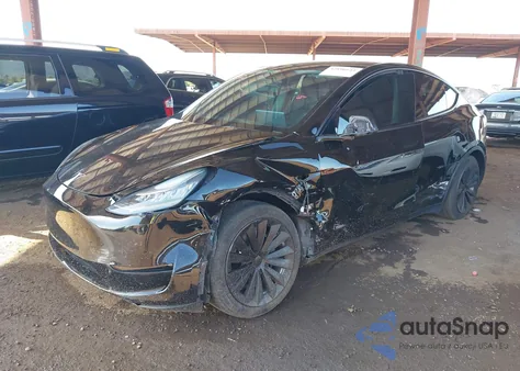 2021 Tesla Model Y Long Range Dual Motor All-Wheel Drive z USA, uszkodzony, nr VIN 5YJYGDEEXMF153633